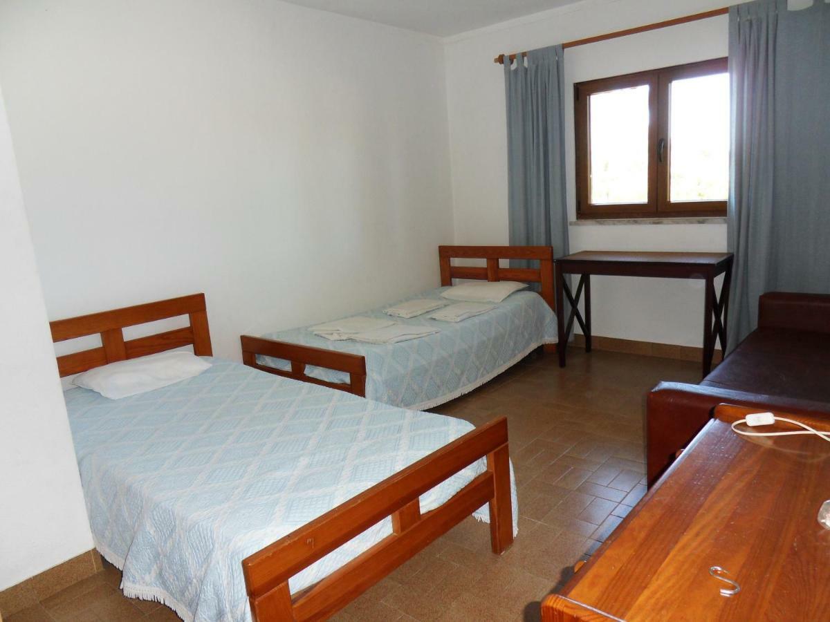 Moradia Vale Da Telha Holiday home *